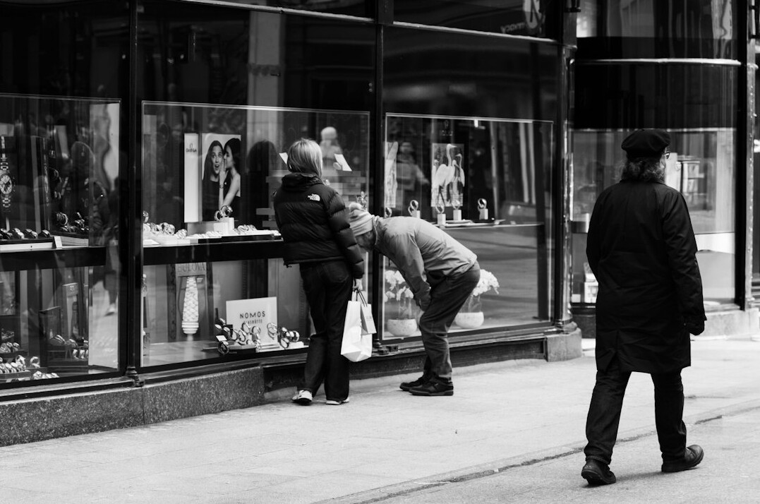 retail store detective in action